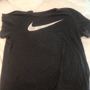 dark grey nike tee shirt